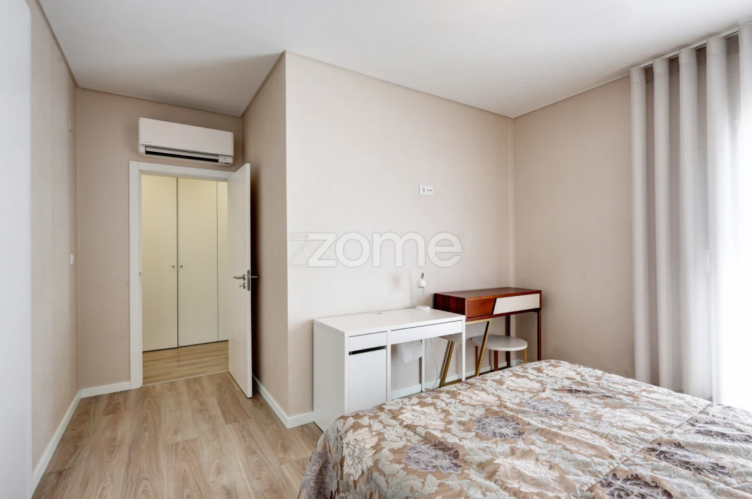 Apartamento T5 para Venda em Sacavém e Prior Velho Foto 23