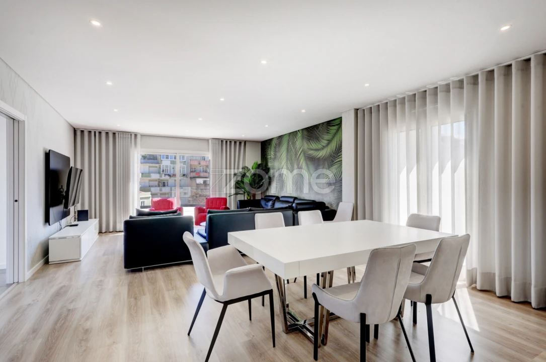 Apartamento T5 para Venda em Sacavém e Prior Velho Foto 8