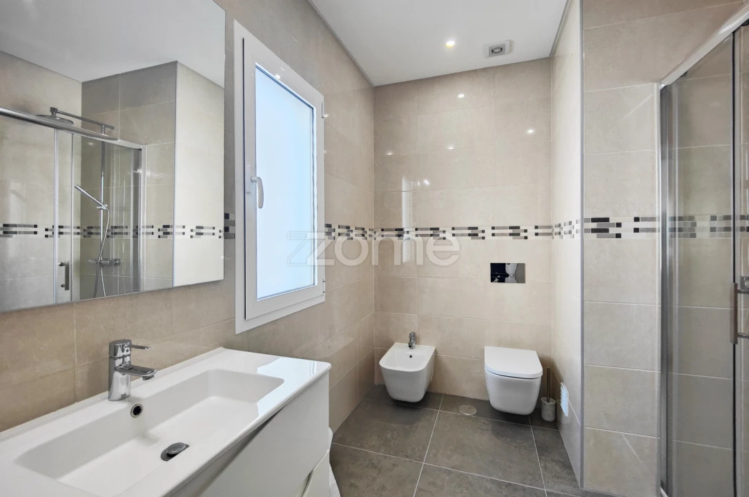 Apartamento T5 para Venda em Sacavém e Prior Velho Foto 29