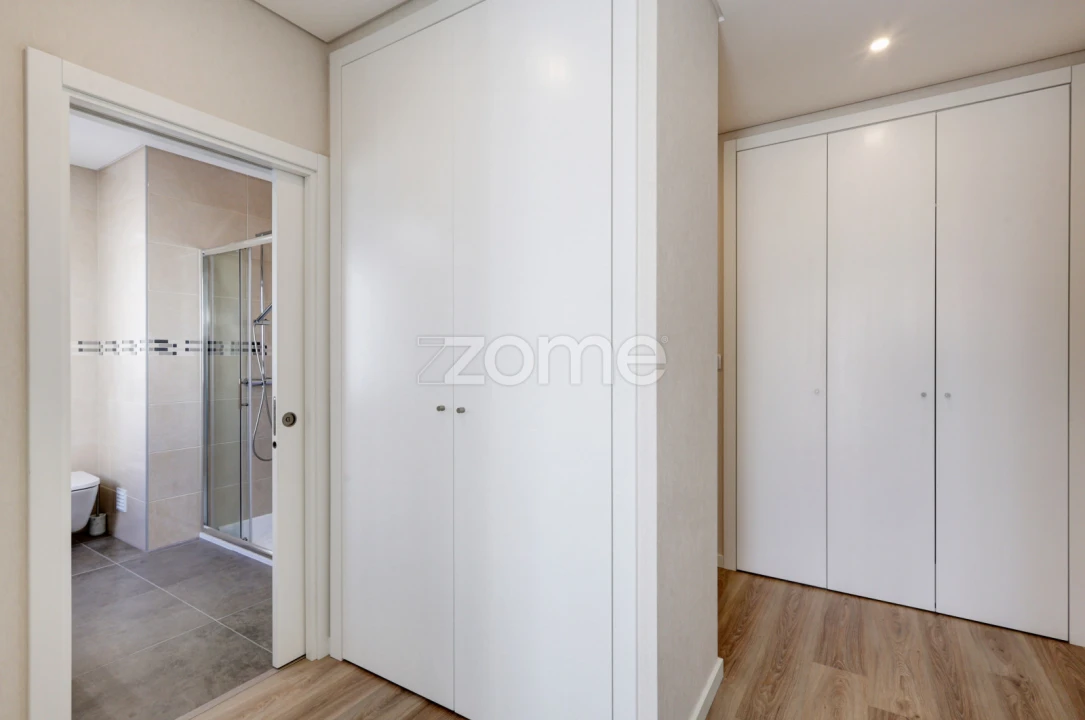 Apartamento T5 para Venda em Sacavém e Prior Velho Foto 28