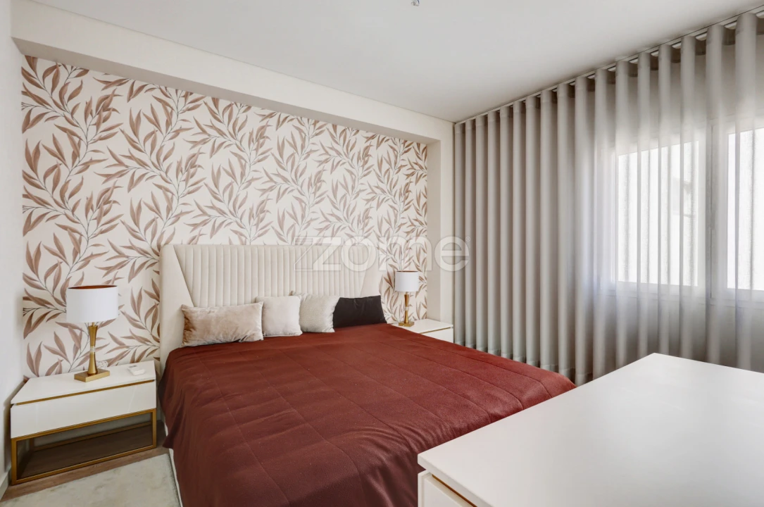 Apartamento T5 para Venda em Sacavém e Prior Velho Foto 32