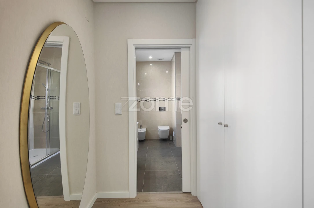 Apartamento T5 para Venda em Sacavém e Prior Velho Foto 35