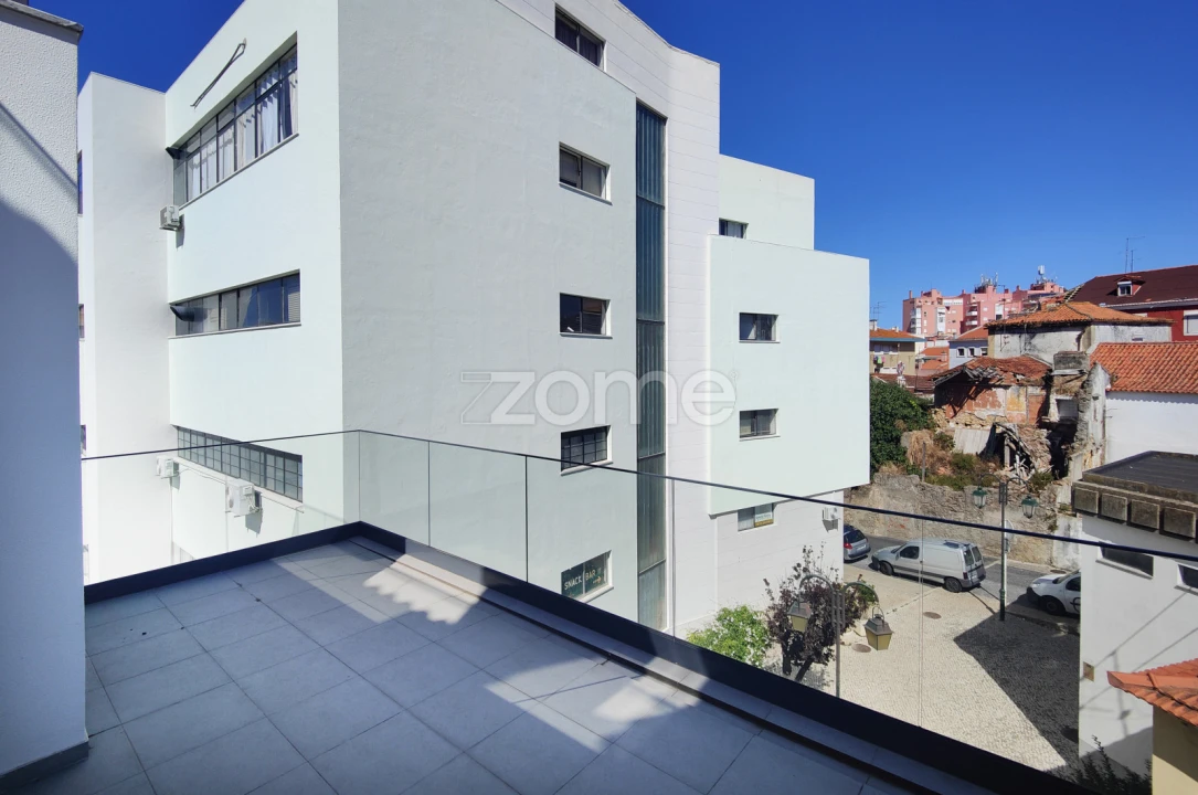 Apartamento T5 para Venda em Sacavém e Prior Velho Foto 38