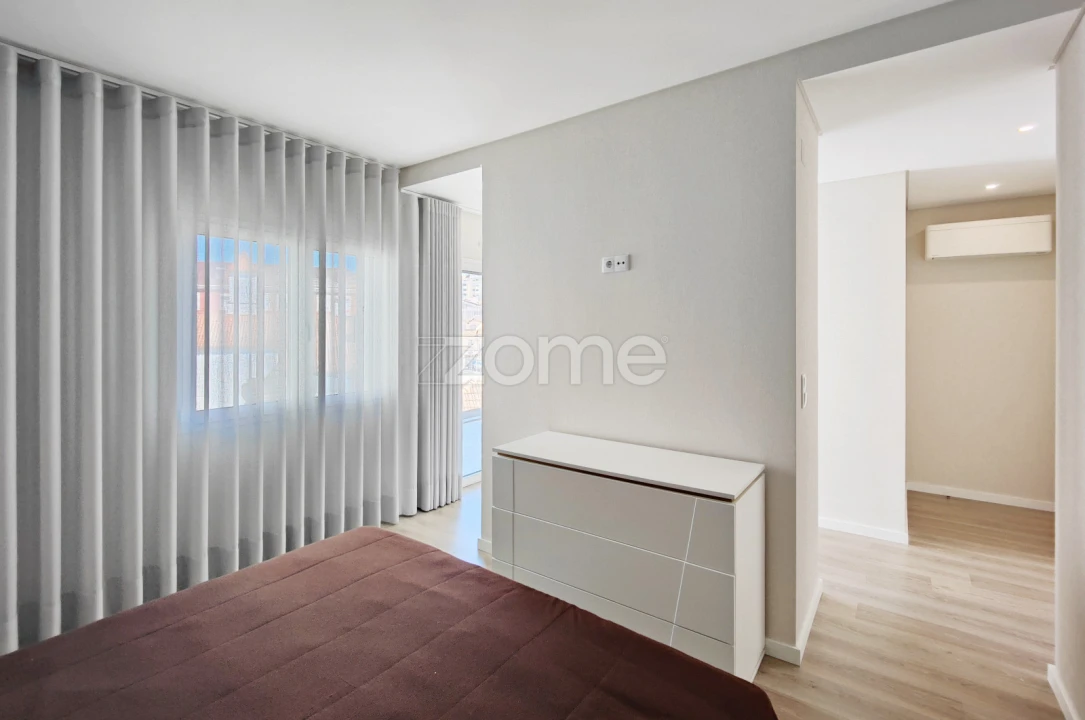 Apartamento T5 para Venda em Sacavém e Prior Velho Foto 33