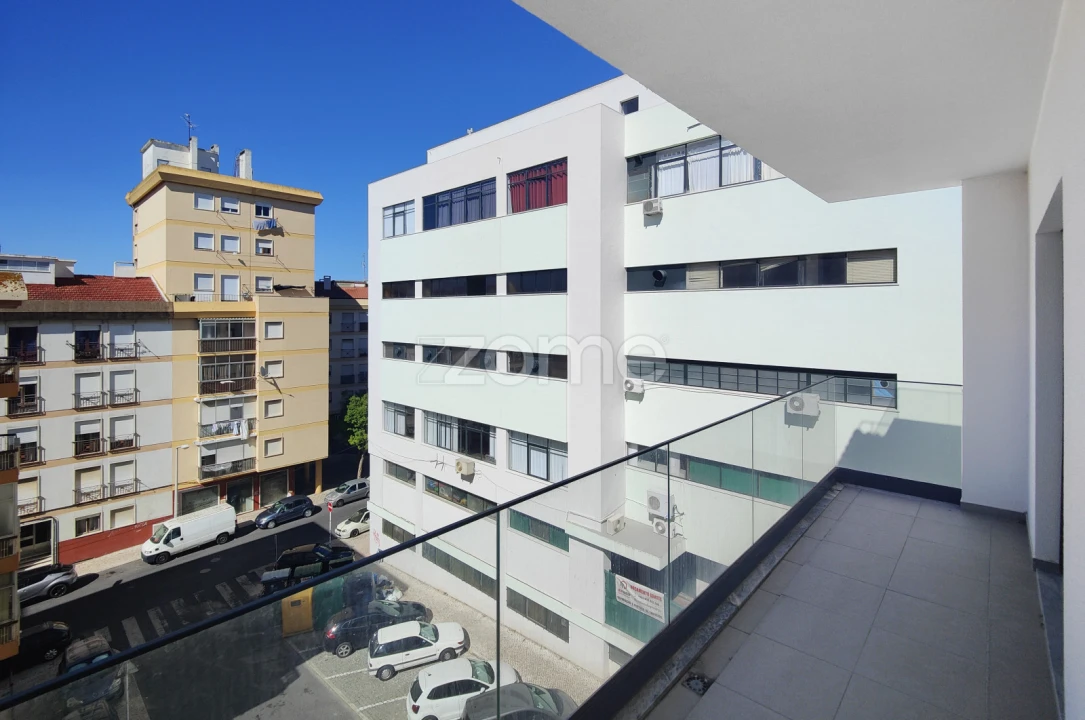 Apartamento T5 para Venda em Sacavém e Prior Velho Foto 47