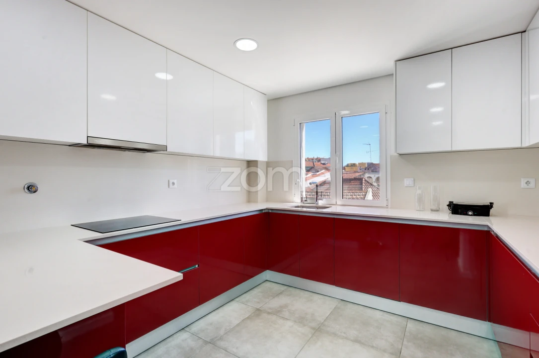Apartamento T5 para Venda em Sacavém e Prior Velho Foto 16