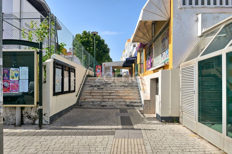 Negócio para Venda em Carcavelos e Parede Foto 16