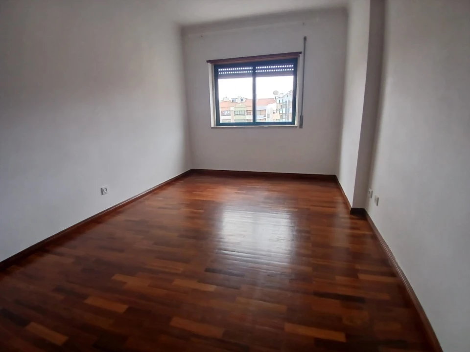 Apartamento T2 para Arrendamento em Algueirão-Mem Martins Foto 16