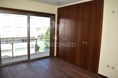 Moradia T4 para Venda em Mafamude e Vilar do Paraíso