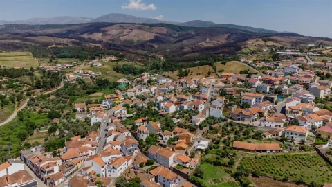 Moradia T1 para Venda em Peso e Vales do Rio