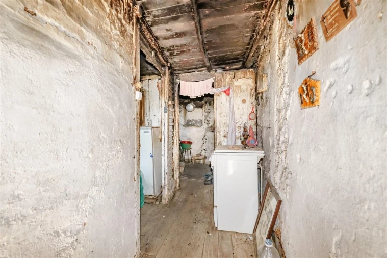 Moradia T1 para Venda em Peso e Vales do Rio Foto 7