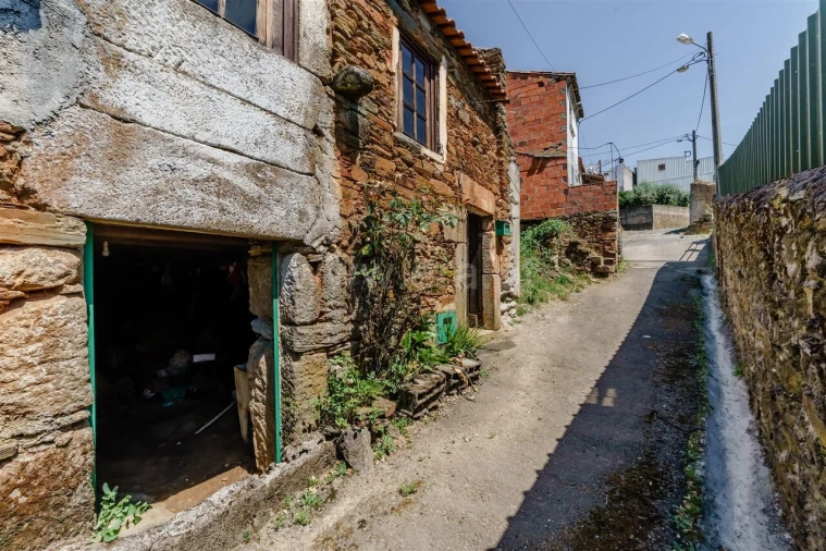 Moradia T1 para Venda em Peso e Vales do Rio Foto 4