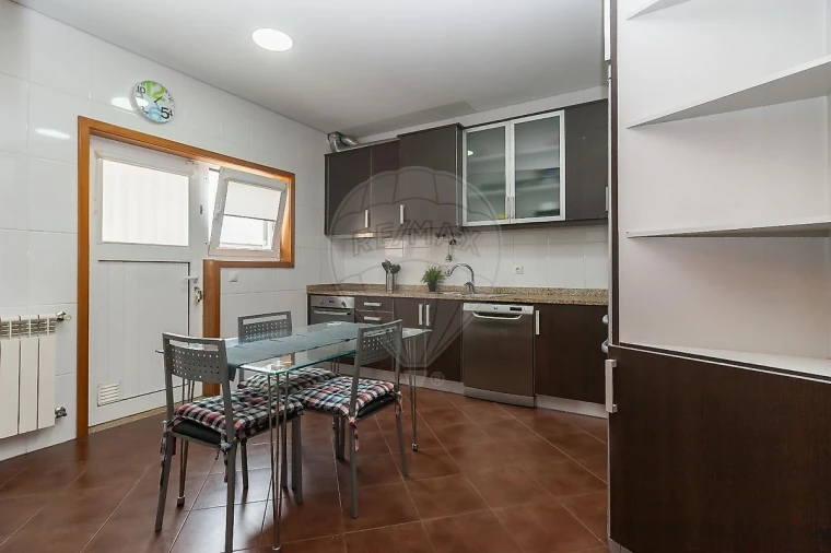 Moradia T4 para Venda em Aver-O-Mar, Amorim e Terroso Foto 3