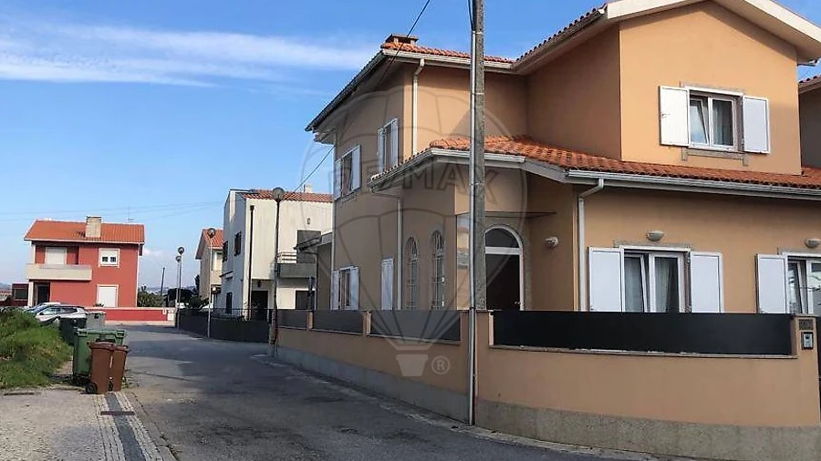 Moradia T4 para Venda em Aver-O-Mar, Amorim e Terroso