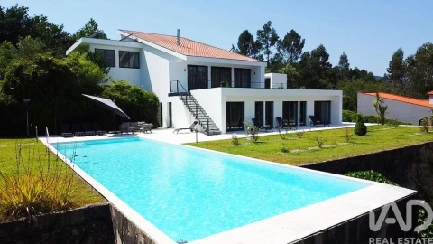 Moradia T5 para Venda em São Pedro de Arcos