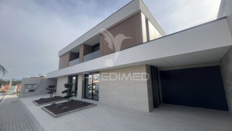 Moradia T3 para Venda em Turiz
