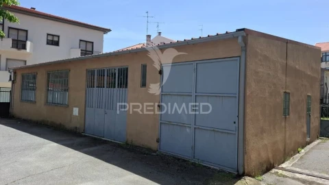 Armazém para Venda em Avelãs de Ambom e Rocamondo