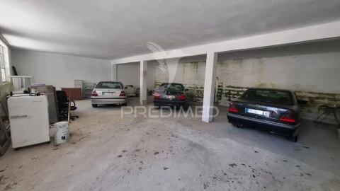 Armazém para Venda em Avelãs de Ambom e Rocamondo
