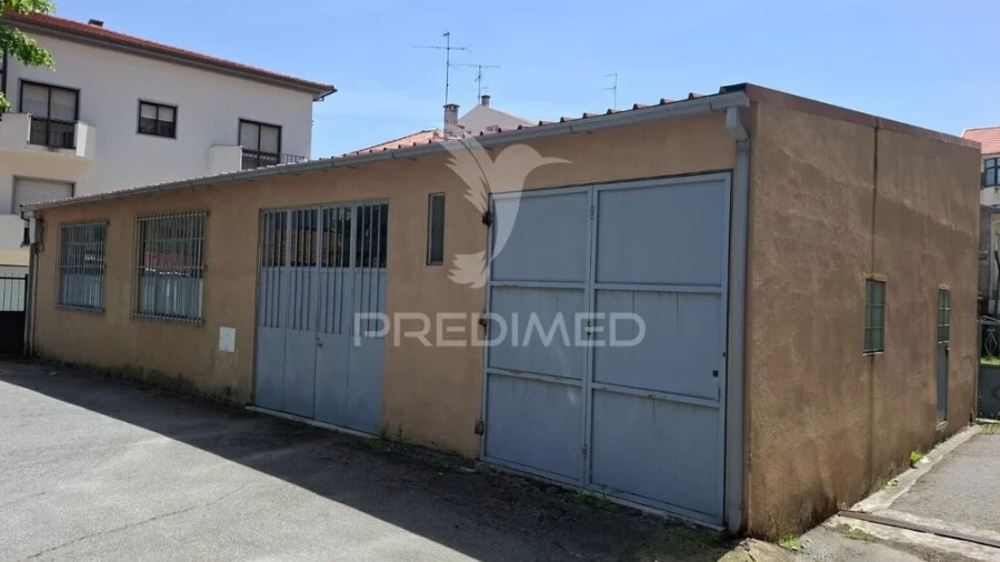 Armazém para Venda em Avelãs de Ambom e Rocamondo