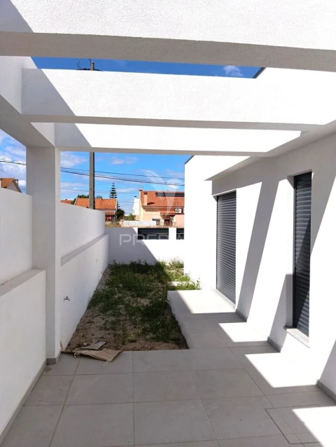 Moradia T3 para Venda em Fernao Ferro