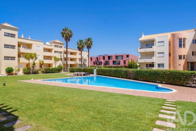 Apartamento T3 para Venda em Quarteira Foto 40