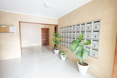 Apartamento T2 para Venda em Santo António dos Cavaleiros e Frielas