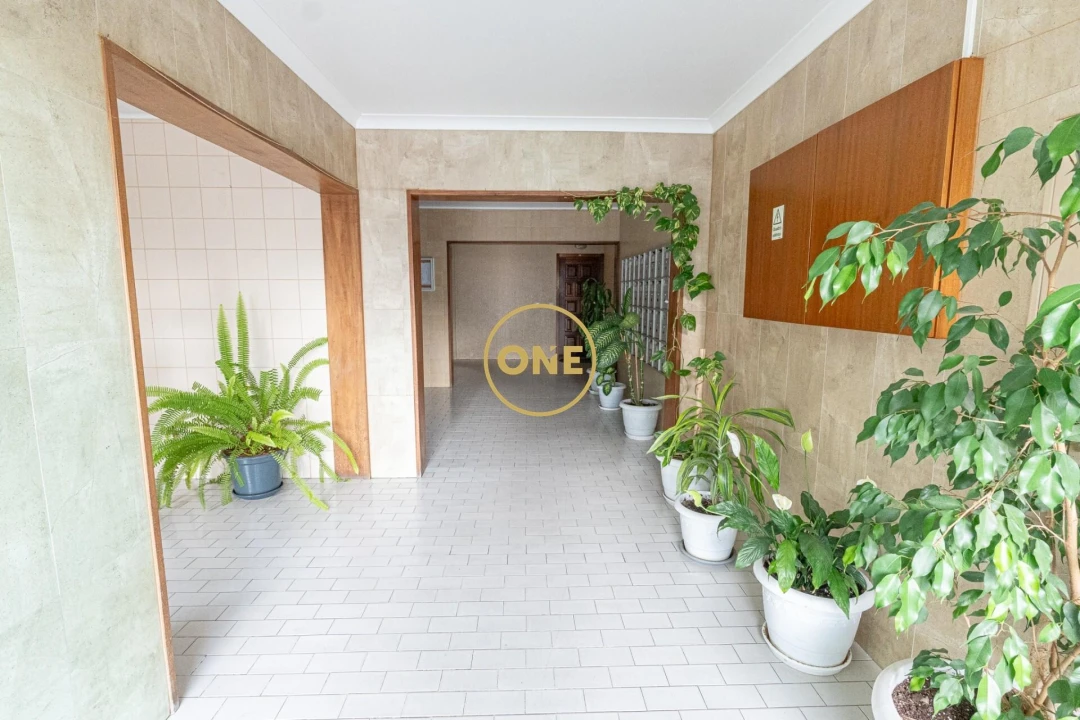 Apartamento T2 para Venda em Santo António dos Cavaleiros e Frielas Foto 24