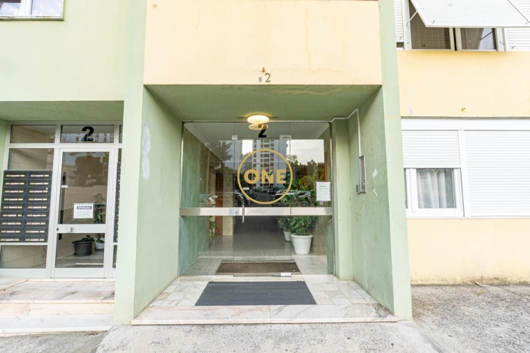 Apartamento T2 para Venda em Santo António dos Cavaleiros e Frielas Foto 14