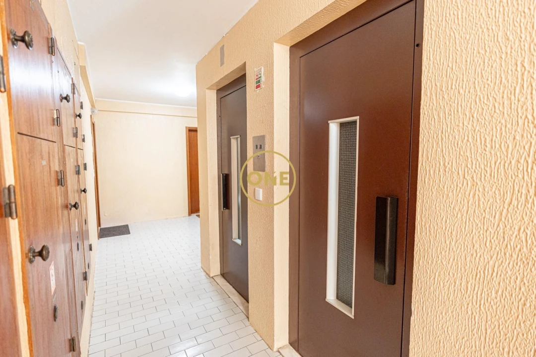 Apartamento T2 para Venda em Santo António dos Cavaleiros e Frielas Foto 13