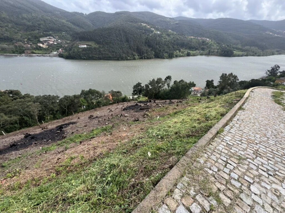 Terreno para Venda em Sebolido Foto 1