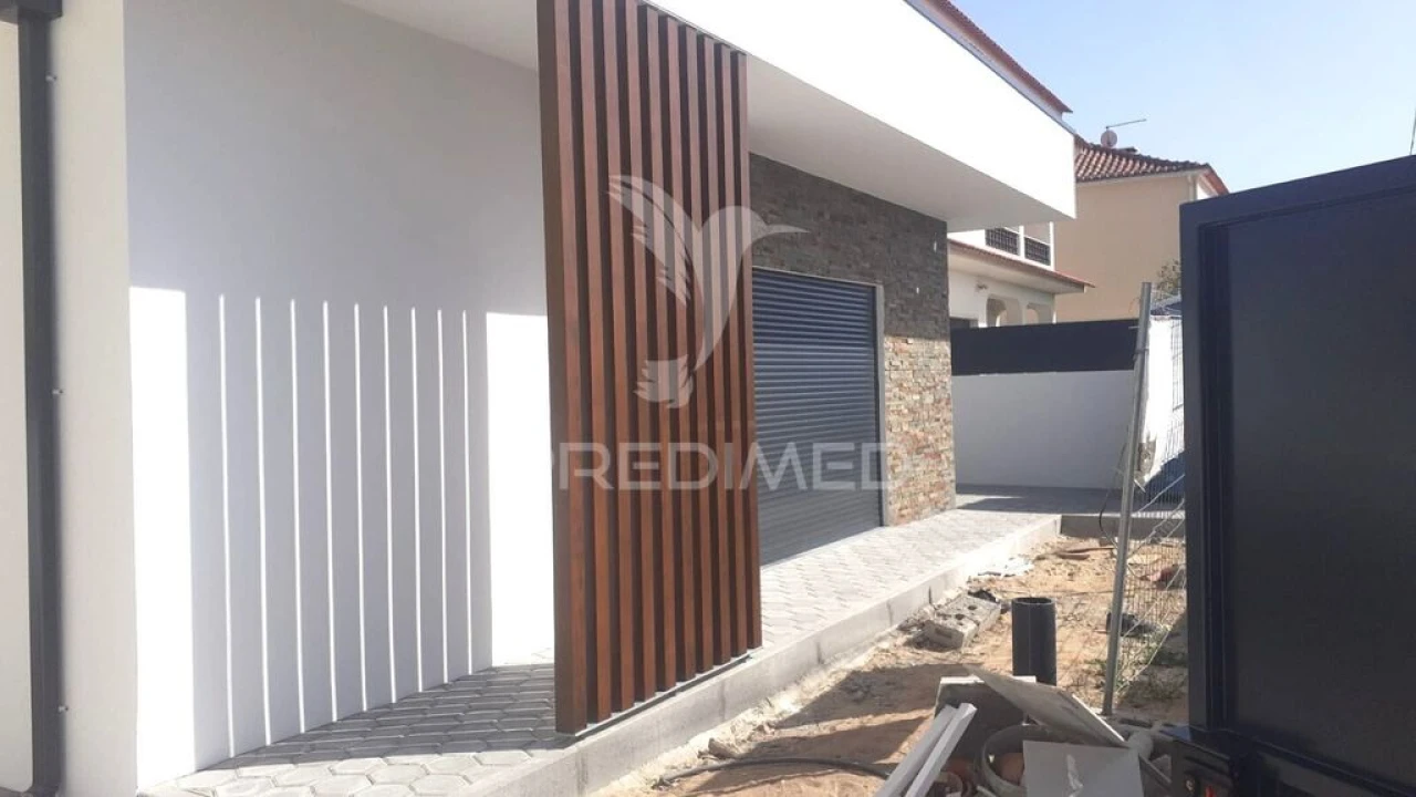 Moradia T4 para Venda em Fernao Ferro Foto 17