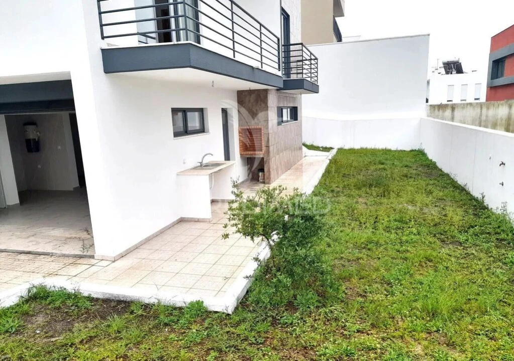 Moradia T5 para Venda em Laranjeiro e Feijó Foto 18