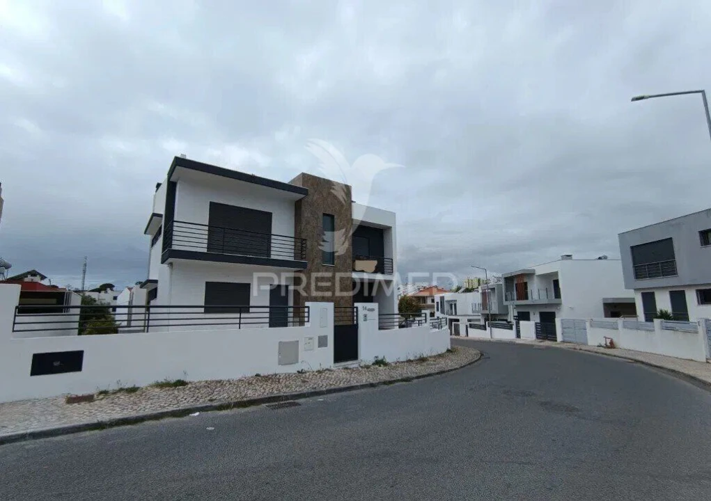 Moradia T5 para Venda em Laranjeiro e Feijó Foto 20
