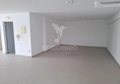 Moradia T5 para Venda em Laranjeiro e Feijó