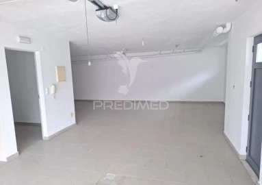Moradia T5 para Venda em Laranjeiro e Feijó