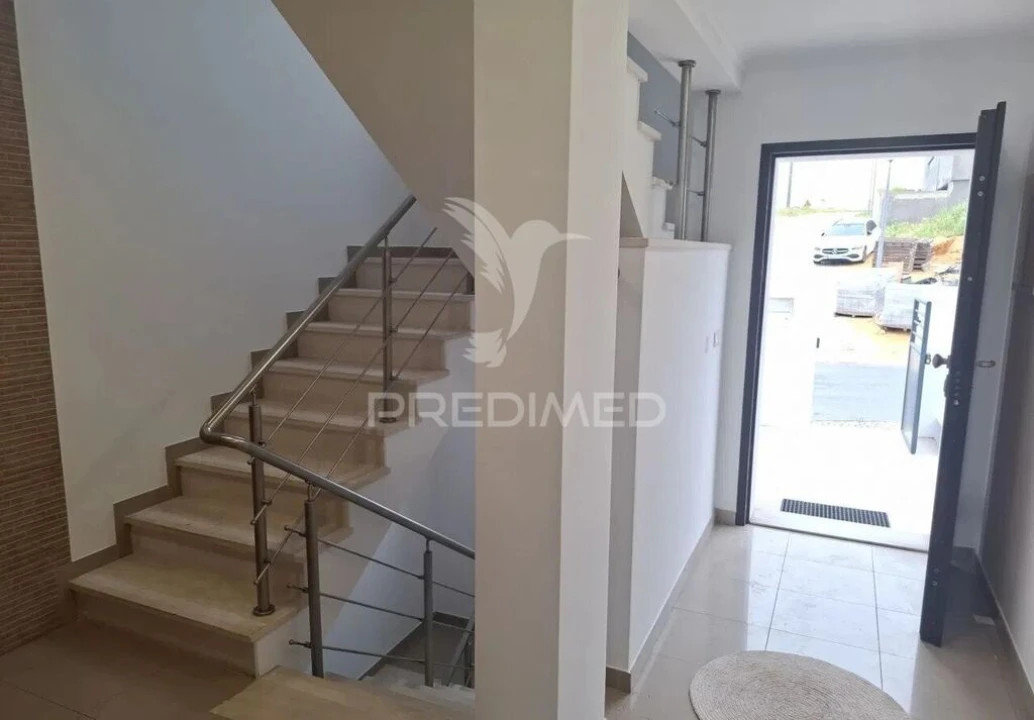 Moradia T5 para Venda em Laranjeiro e Feijó Foto 4