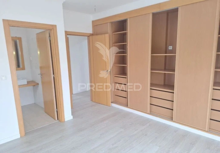 Moradia T5 para Venda em Laranjeiro e Feijó Foto 5
