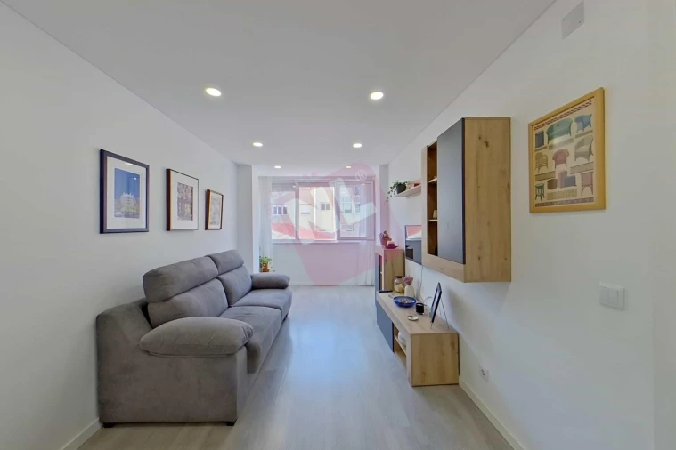 Apartamento T3 para Arrendamento em Pontinha e Famões Foto 13