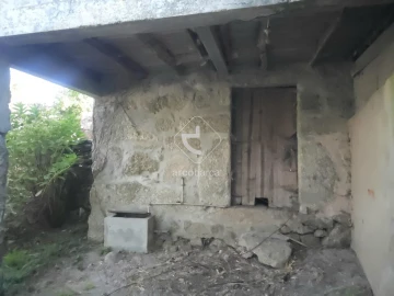 Moradia T1 para Venda em Portela e Extremo