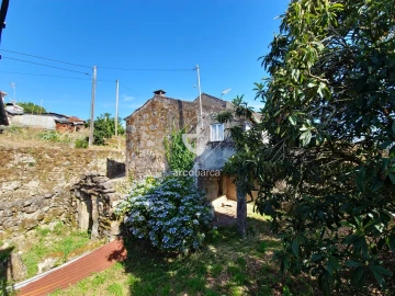 Moradia T1 para Venda em Portela e Extremo