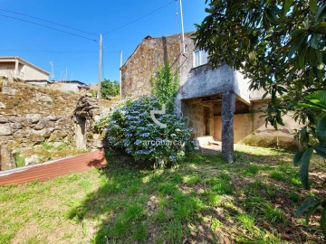 Moradia T1 para Venda em Portela e Extremo
