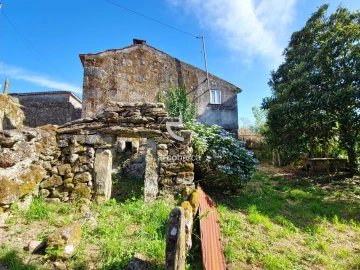 Moradia T1 para Venda em Portela e Extremo