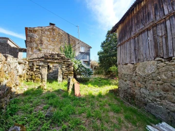 Moradia T1 para Venda em Portela e Extremo