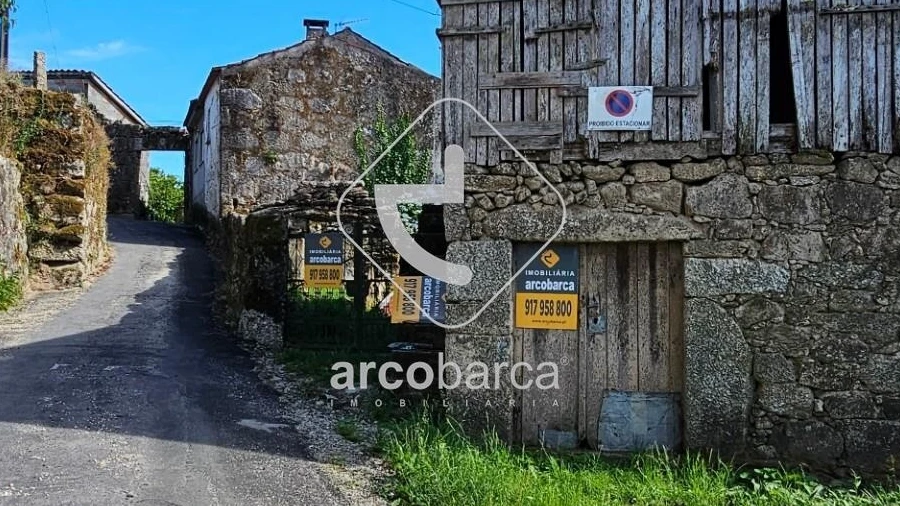 Moradia T1 para Venda em Portela e Extremo