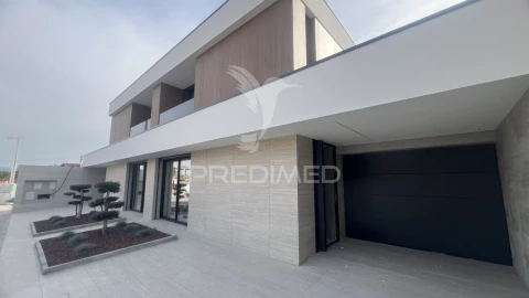 Moradia T3 para Venda em Turiz
