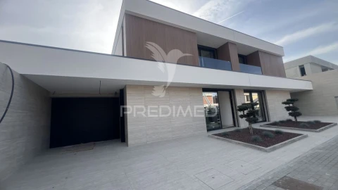 Moradia T3 para Venda em Turiz