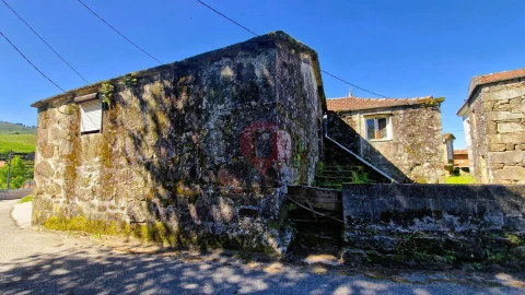Moradia T3 para Venda em Anhões e Luzio