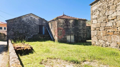 Moradia T3 para Venda em Anhões e Luzio