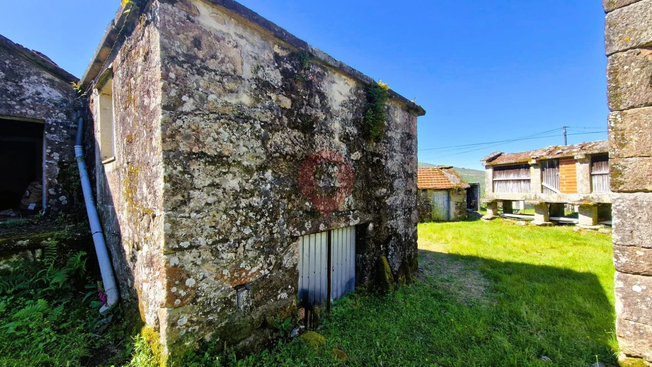 Moradia T3 para Venda em Anhões e Luzio Foto 3