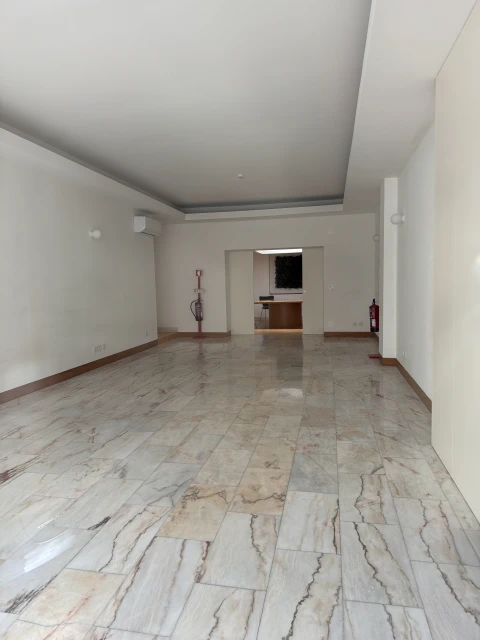 Loja para Arrendamento em Sé Nova, Santa Cruz, Almedina e São Bartolomeu